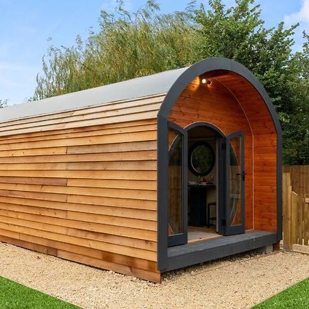 Apple - Luxury Cabin In The Cotswolds Villa Alderton  Esterno foto