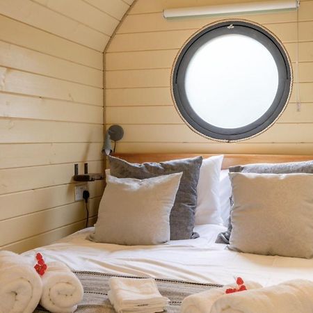Apple - Luxury Cabin In The Cotswolds Villa Alderton  Esterno foto