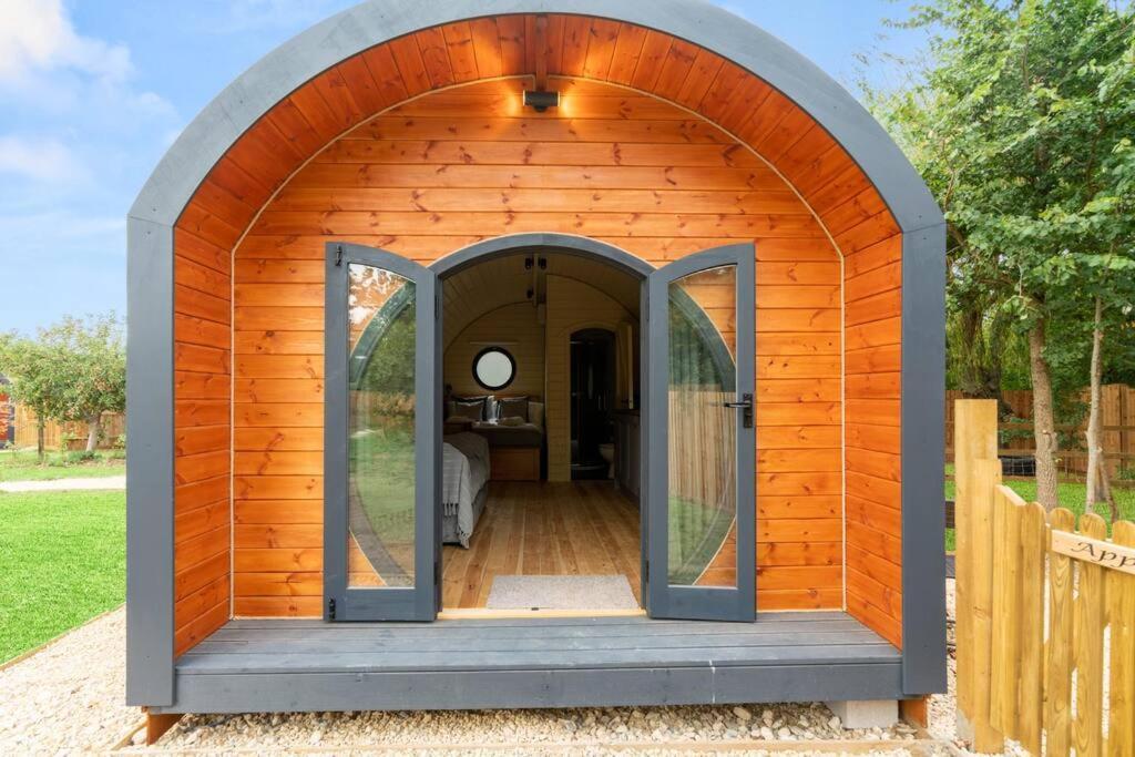 Apple - Luxury Cabin In The Cotswolds Villa Alderton  Esterno foto