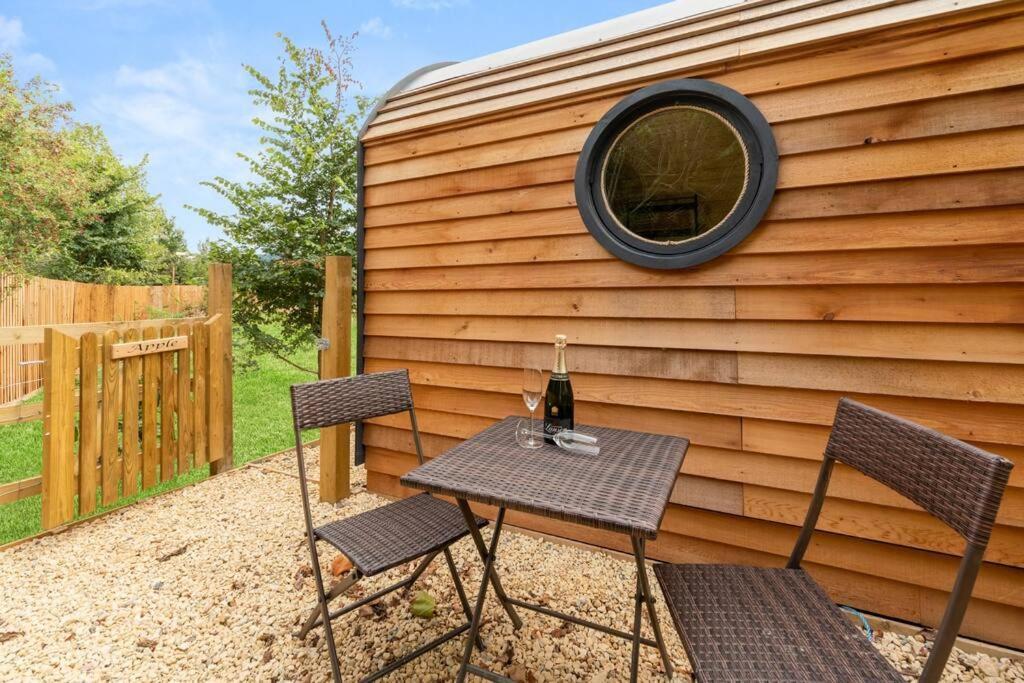 Apple - Luxury Cabin In The Cotswolds Villa Alderton  Esterno foto