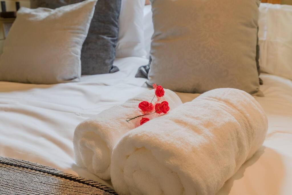 Apple - Luxury Cabin In The Cotswolds Villa Alderton  Esterno foto