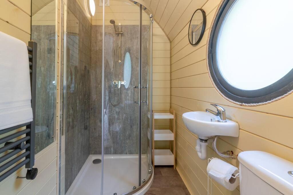 Apple - Luxury Cabin In The Cotswolds Villa Alderton  Esterno foto