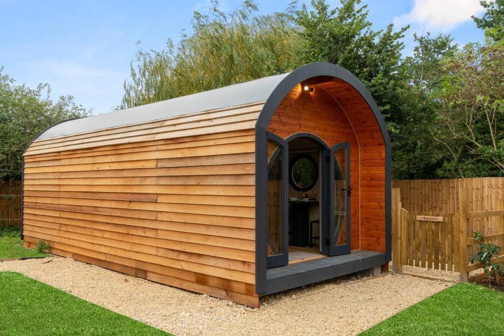Apple - Luxury Cabin In The Cotswolds Villa Alderton  Esterno foto