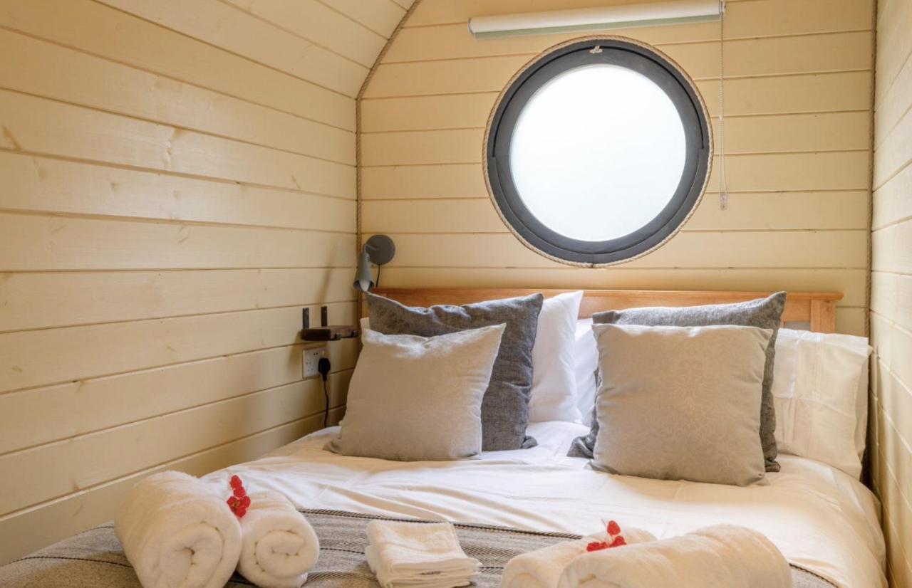Apple - Luxury Cabin In The Cotswolds Villa Alderton  Esterno foto